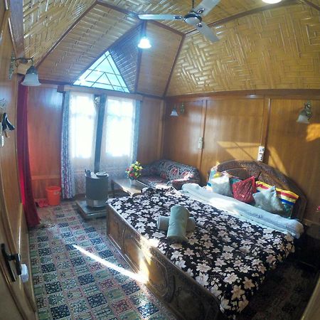 Goona Palace Houseboats Srinagar  Bagian luar foto