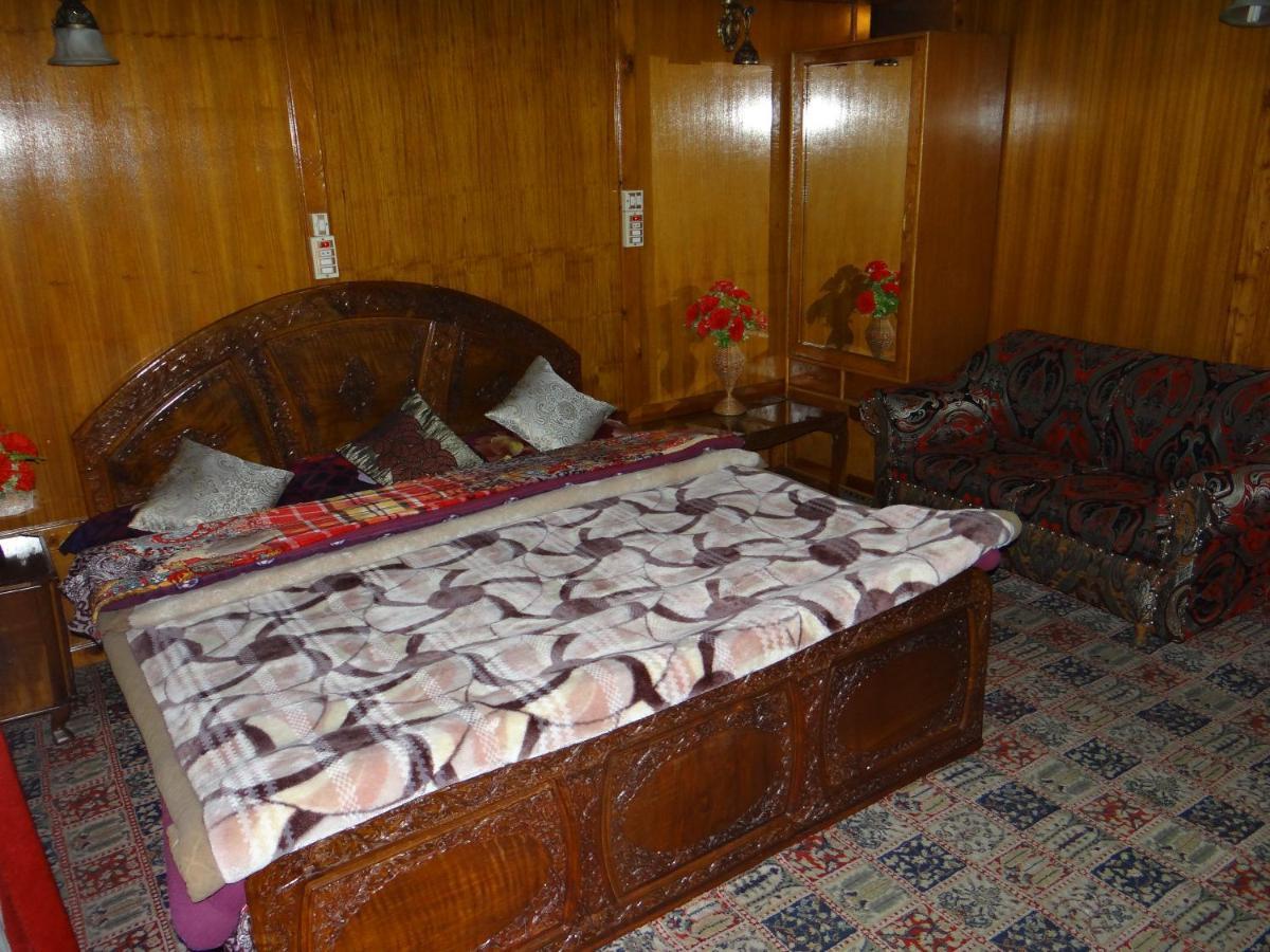 Goona Palace Houseboats Srinagar  Bagian luar foto