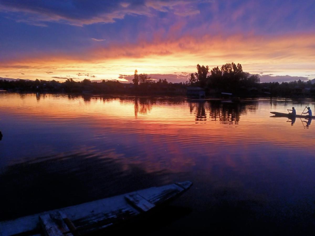 Goona Palace Houseboats Srinagar  Bagian luar foto