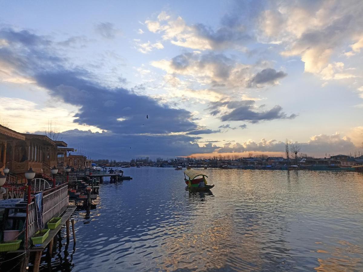 Goona Palace Houseboats Srinagar  Bagian luar foto