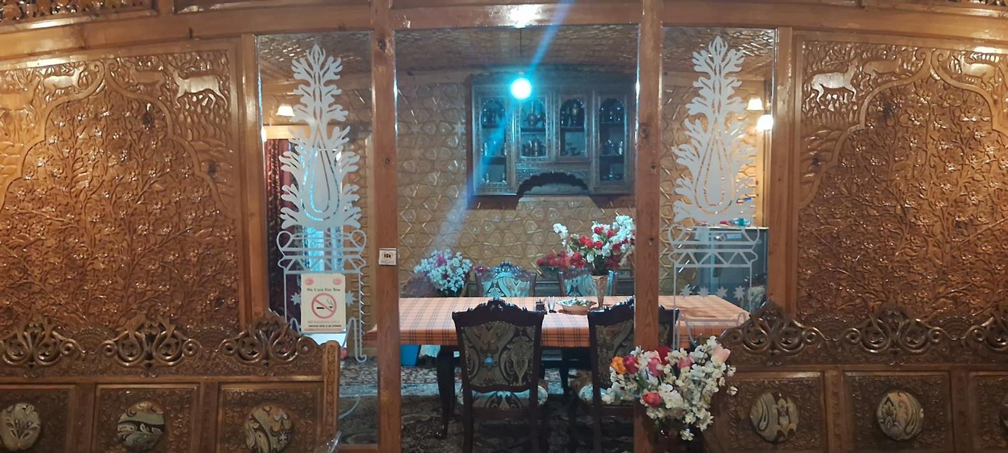 Goona Palace Houseboats Srinagar  Bagian luar foto
