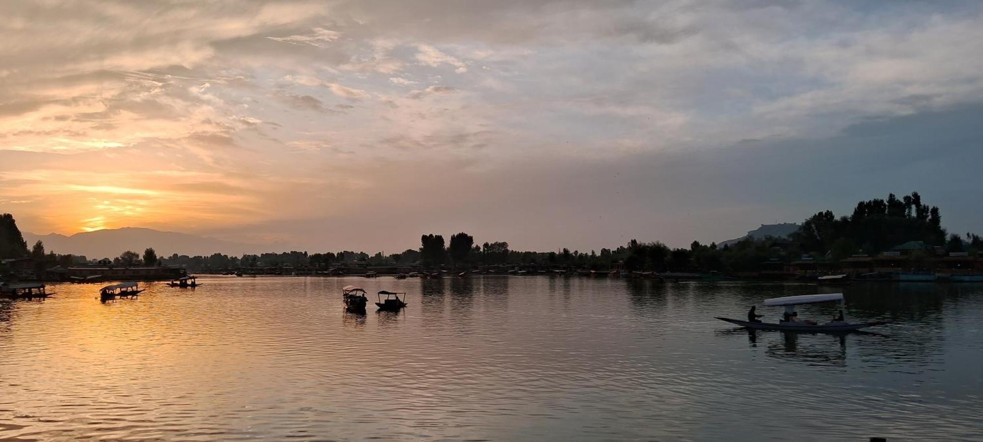 Goona Palace Houseboats Srinagar  Bagian luar foto
