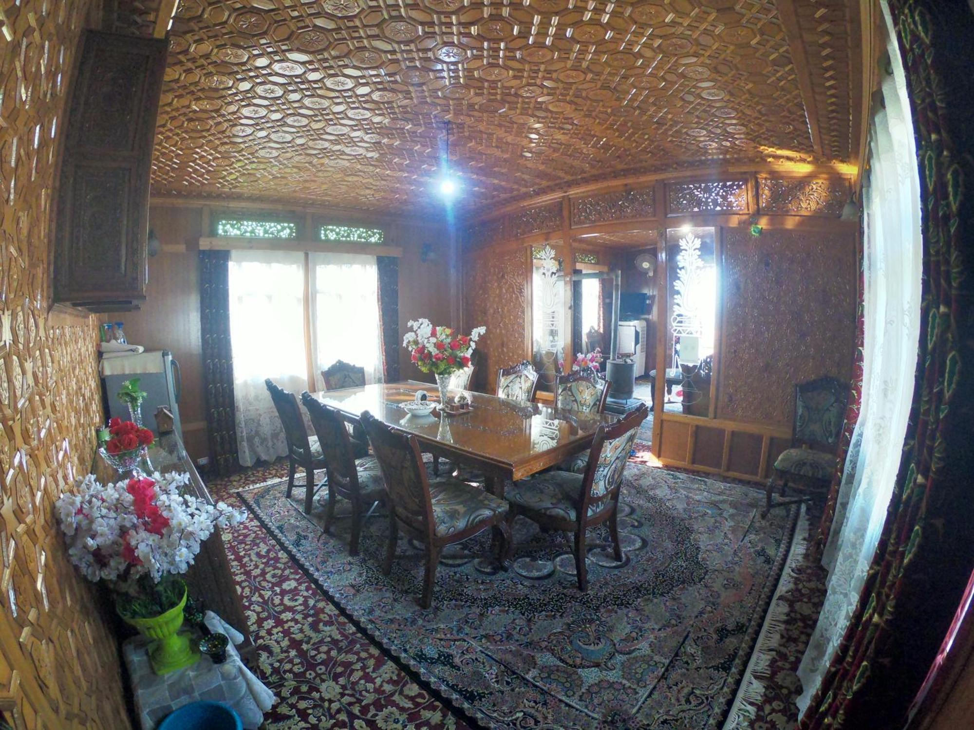 Goona Palace Houseboats Srinagar  Bagian luar foto