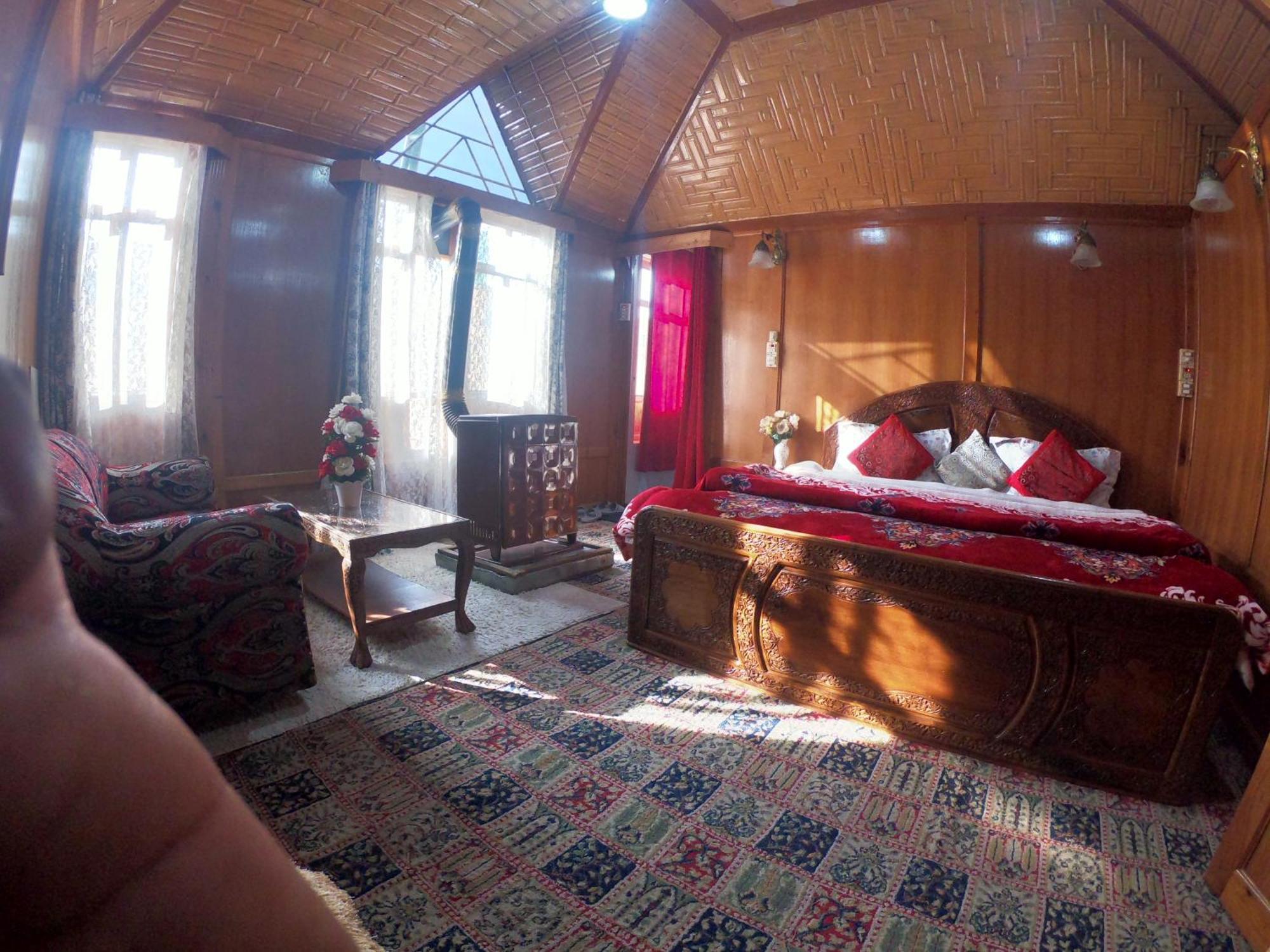 Goona Palace Houseboats Srinagar  Bagian luar foto