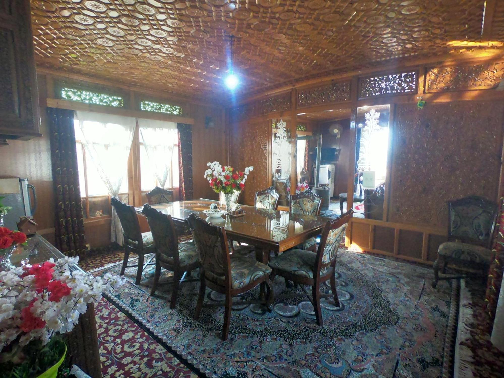 Goona Palace Houseboats Srinagar  Bagian luar foto