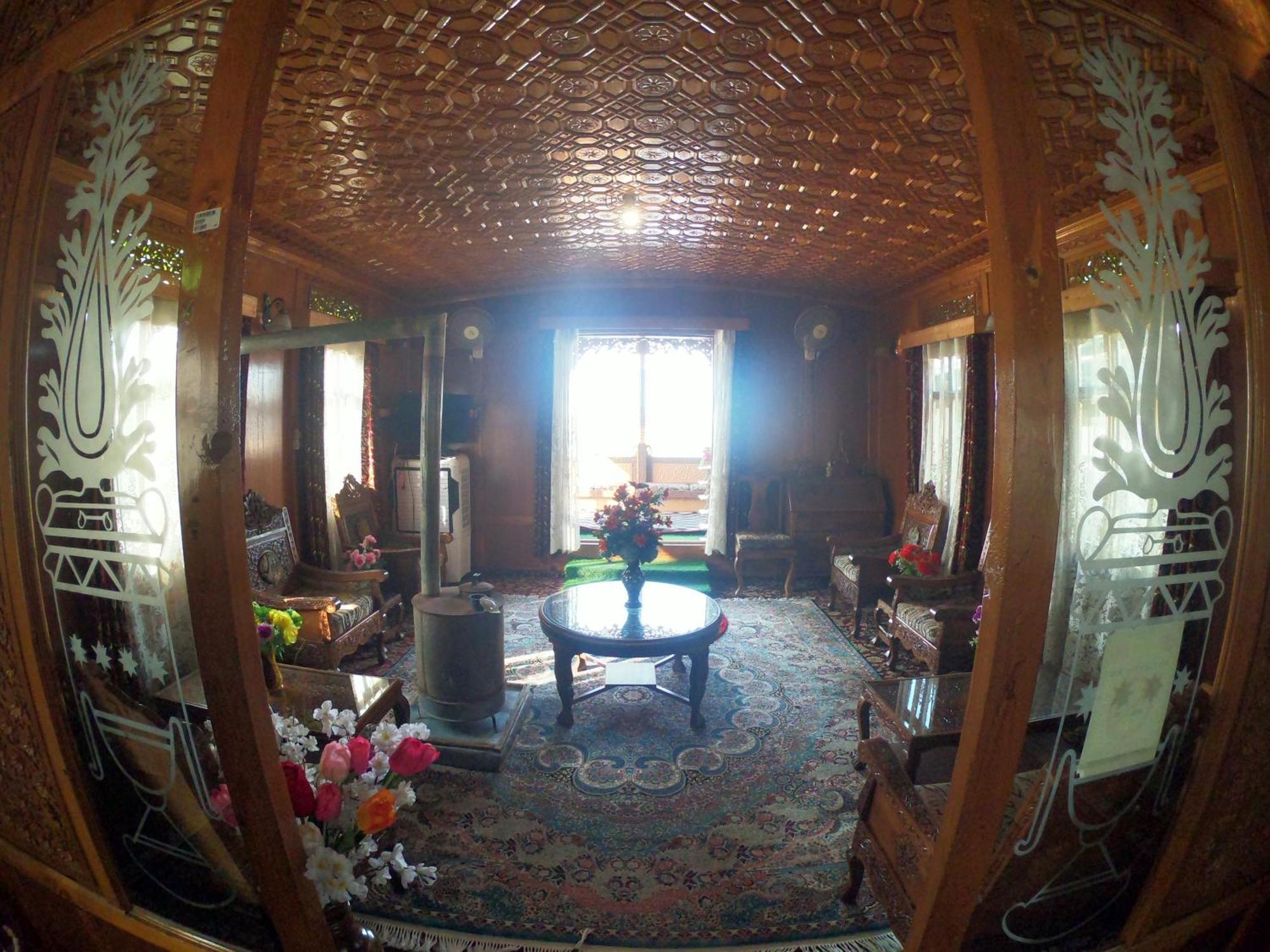 Goona Palace Houseboats Srinagar  Bagian luar foto