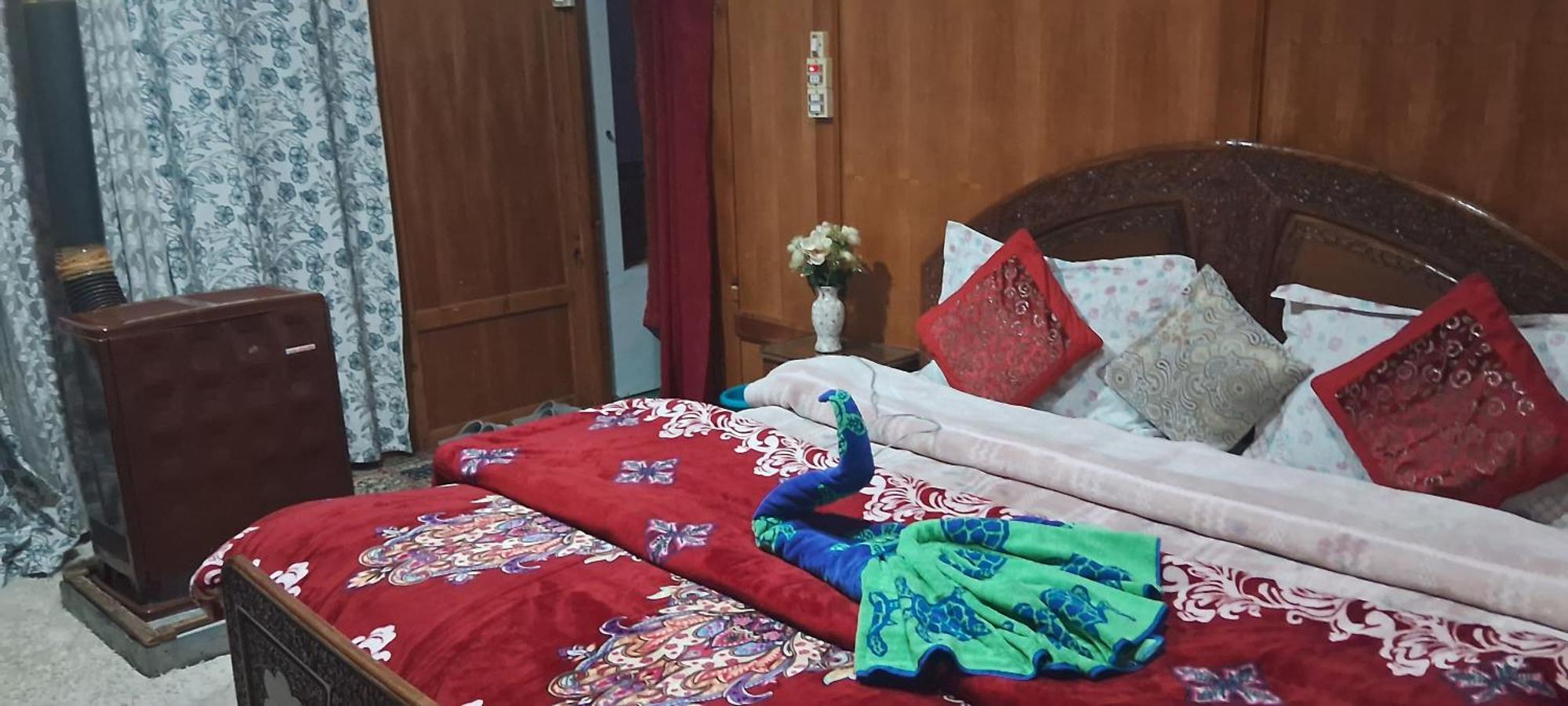 Goona Palace Houseboats Srinagar  Bagian luar foto