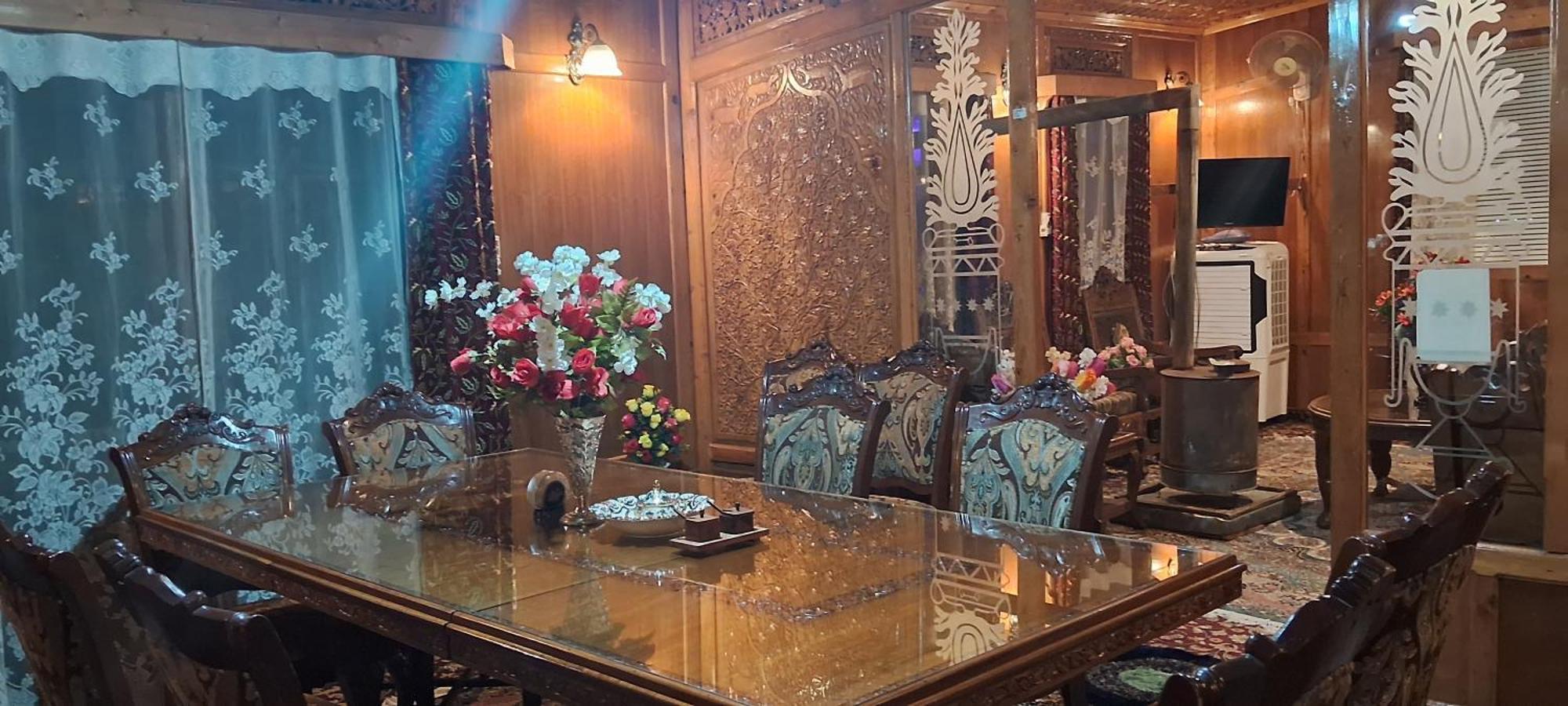 Goona Palace Houseboats Srinagar  Bagian luar foto