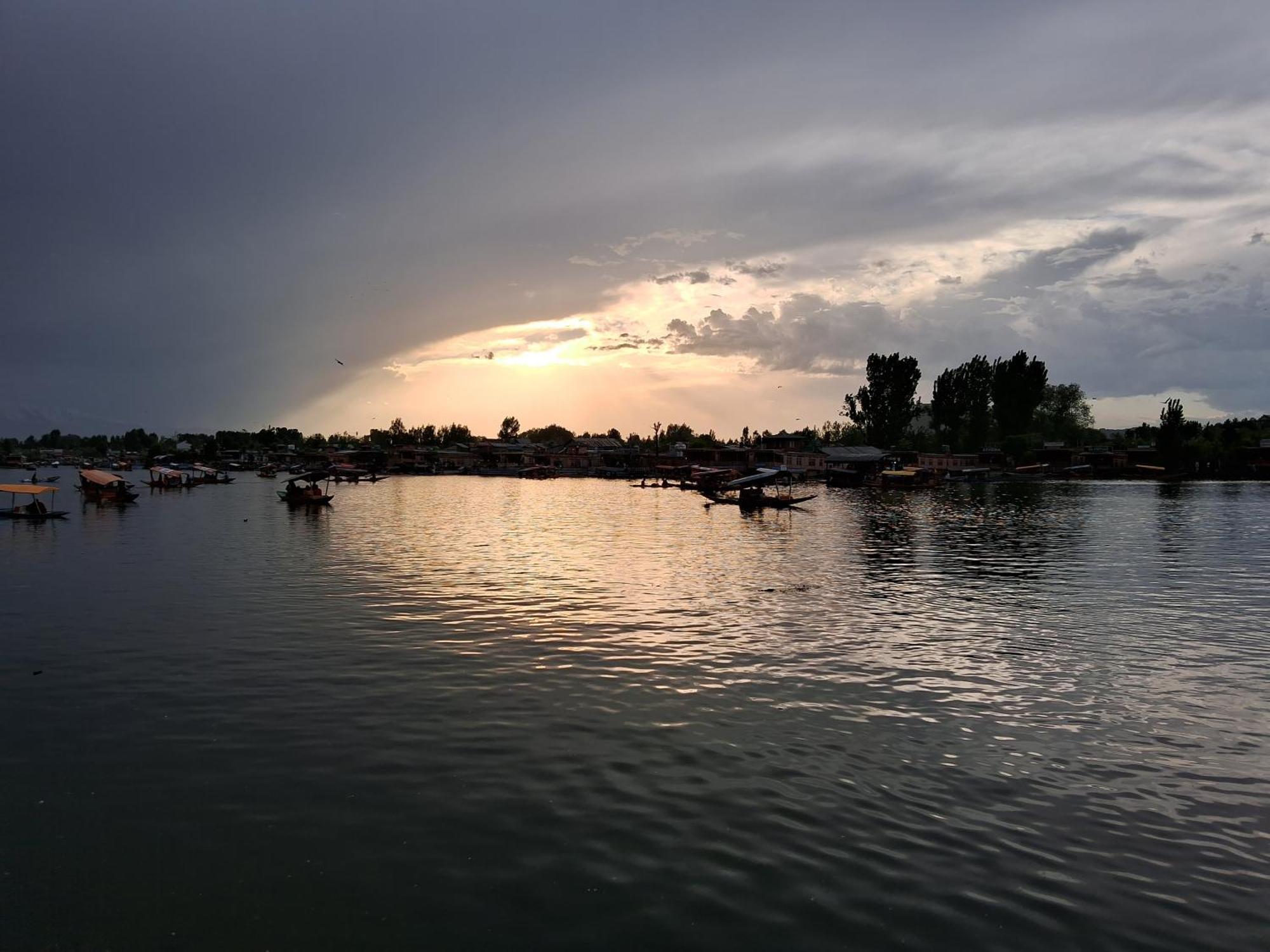 Goona Palace Houseboats Srinagar  Bagian luar foto