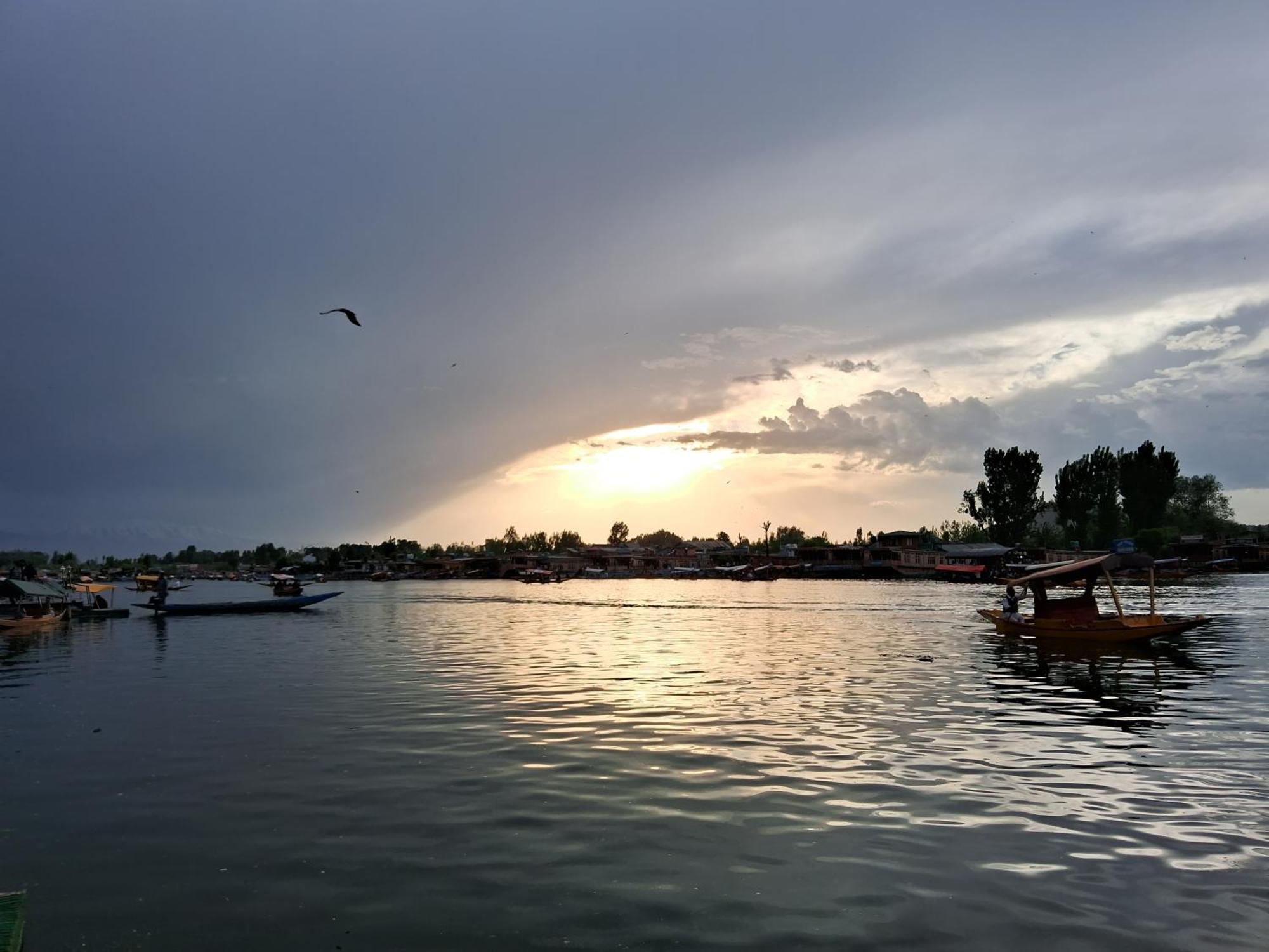 Goona Palace Houseboats Srinagar  Bagian luar foto