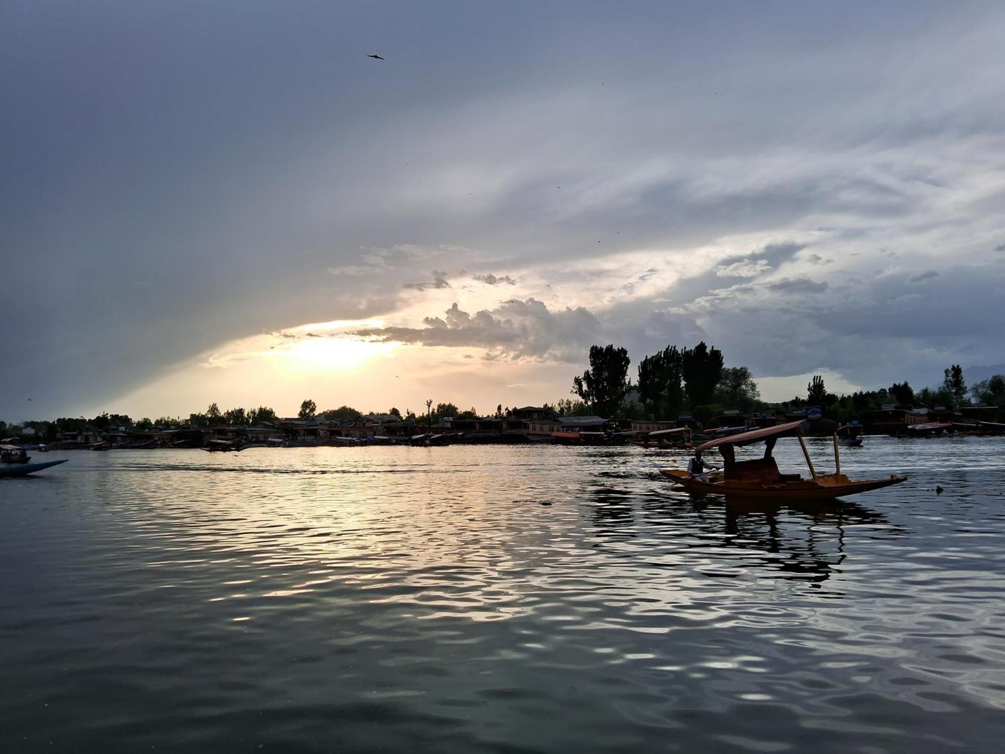 Goona Palace Houseboats Srinagar  Bagian luar foto