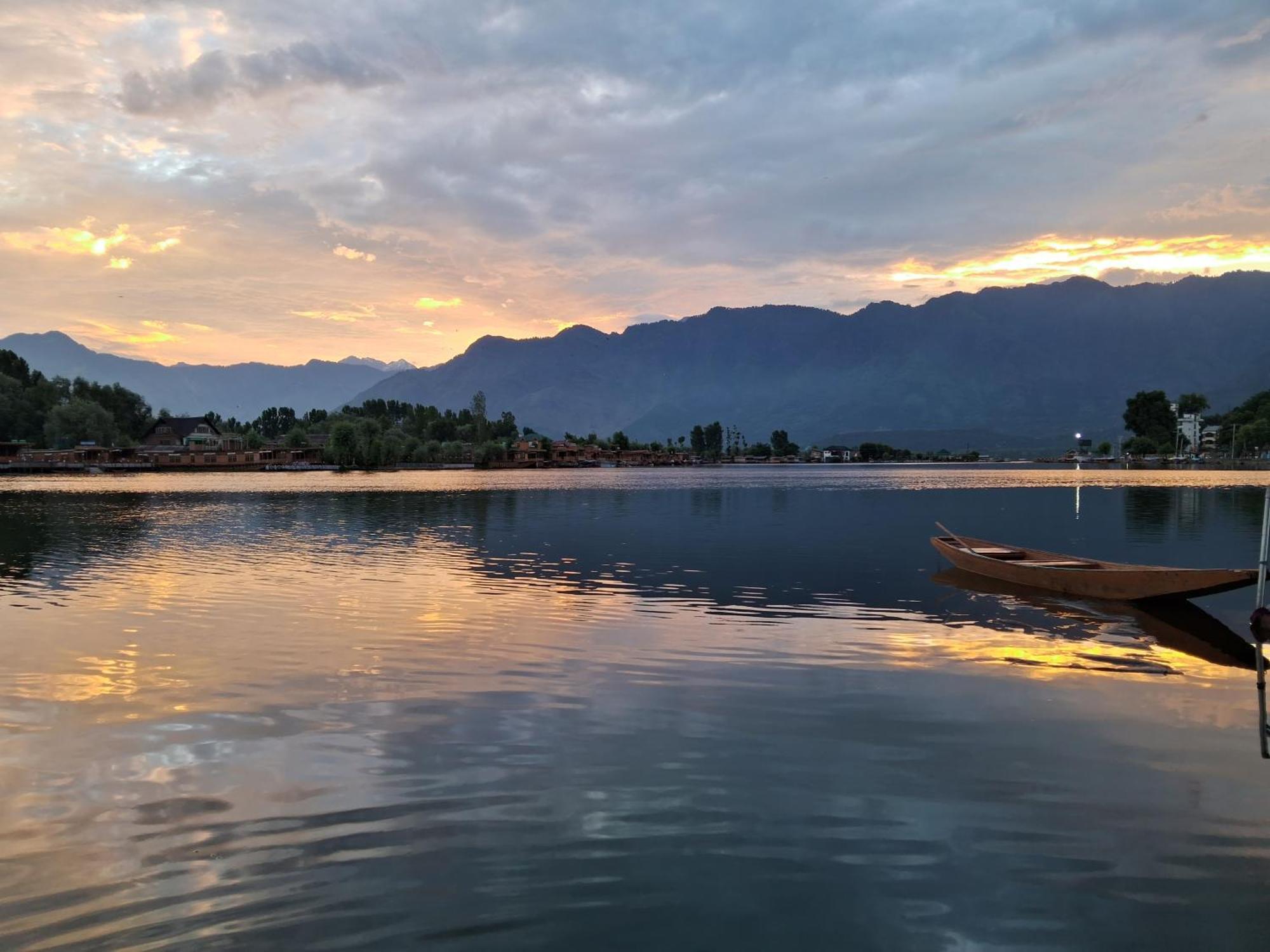 Goona Palace Houseboats Srinagar  Bagian luar foto