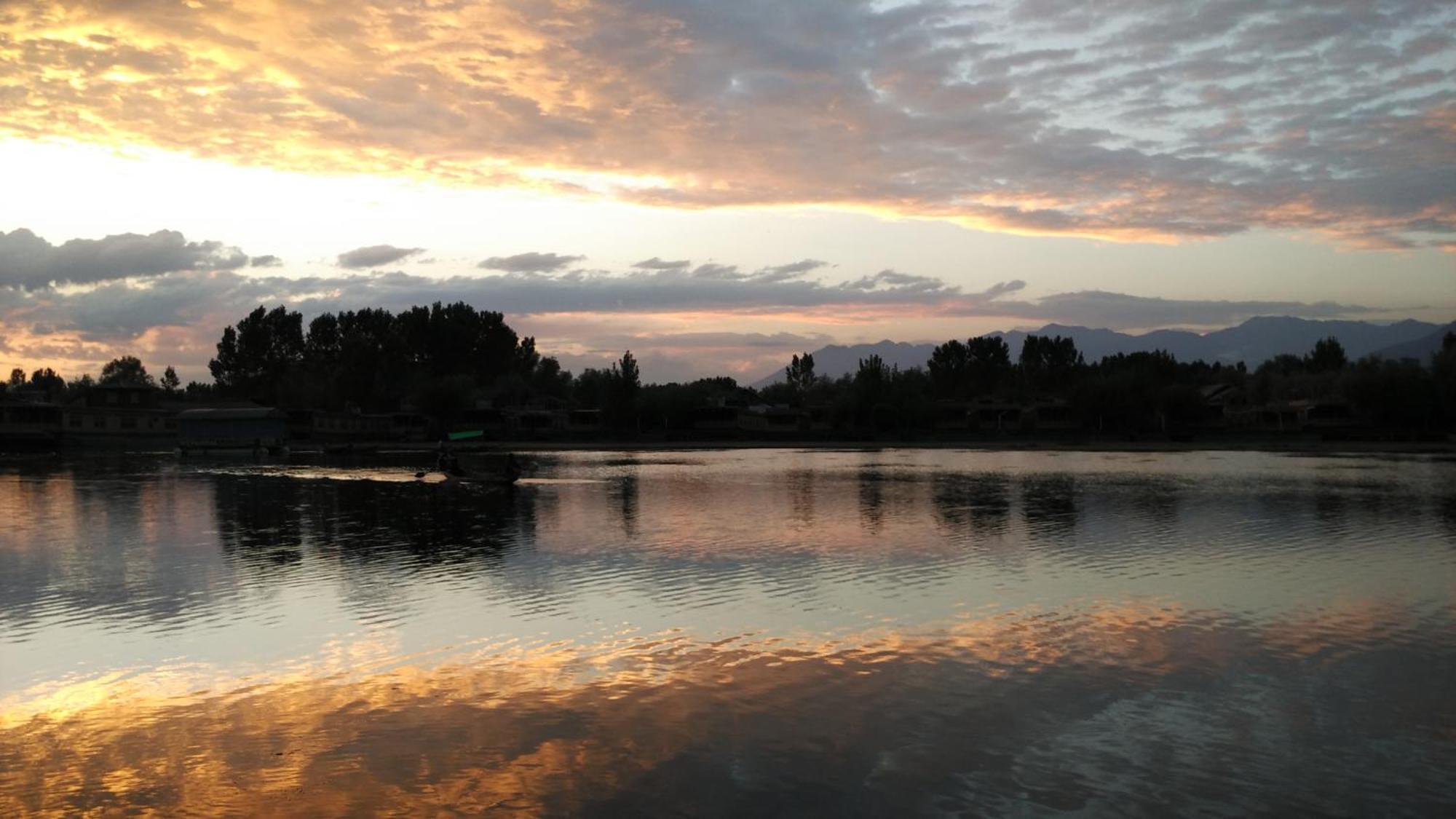 Goona Palace Houseboats Srinagar  Bagian luar foto