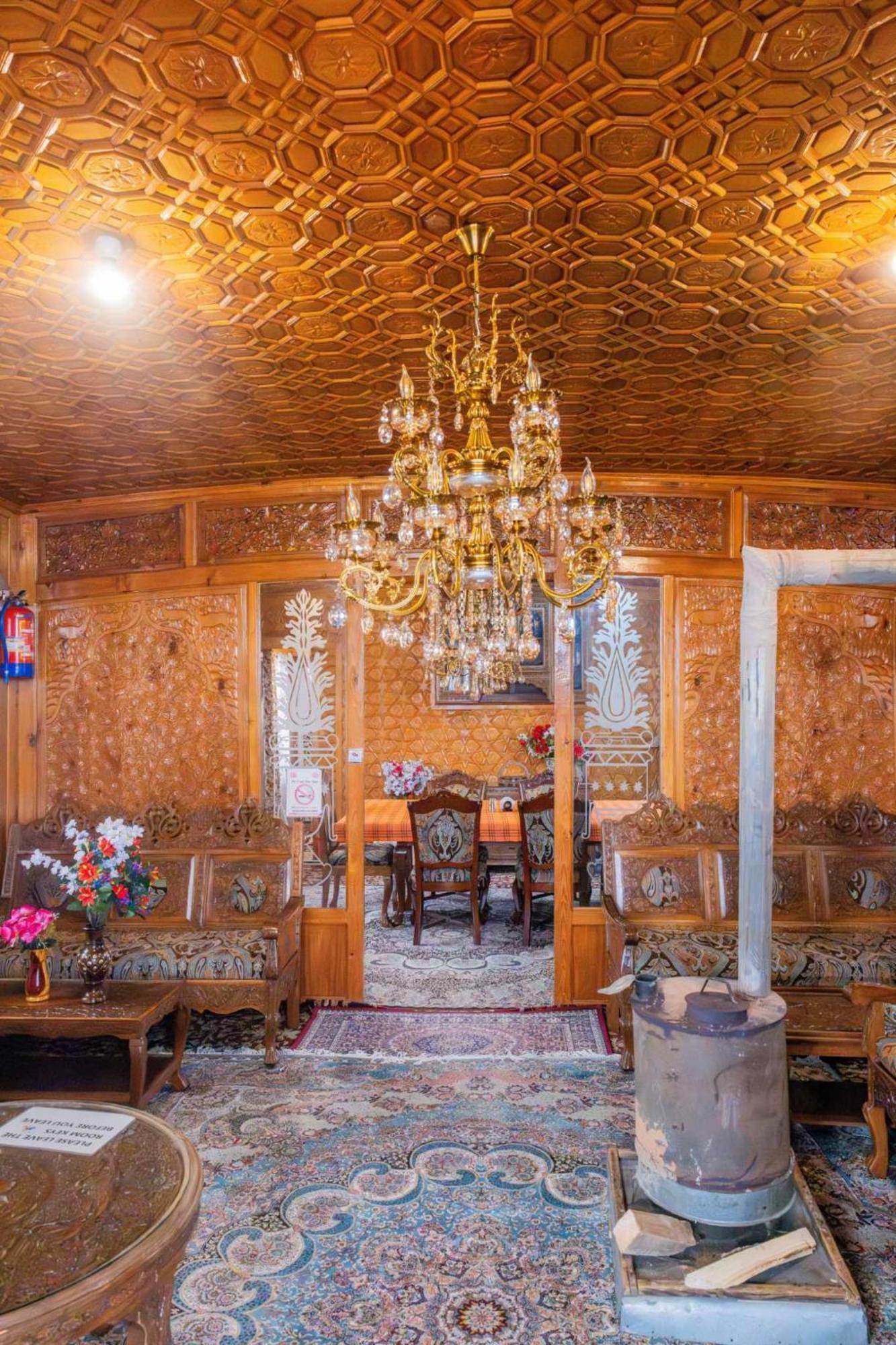 Goona Palace Houseboats Srinagar  Bagian luar foto