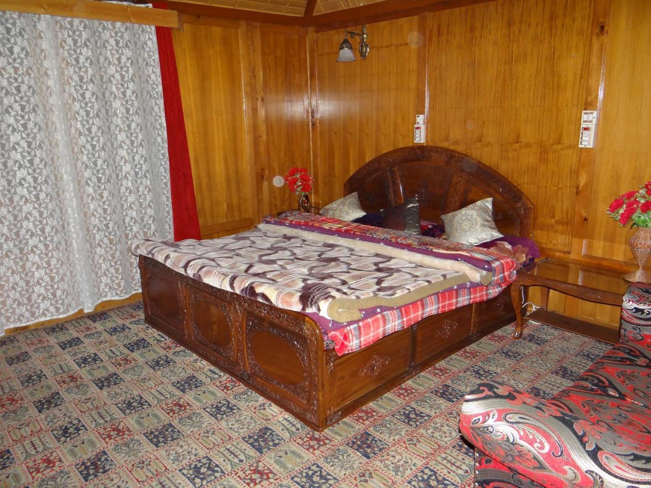 Goona Palace Houseboats Srinagar  Bagian luar foto
