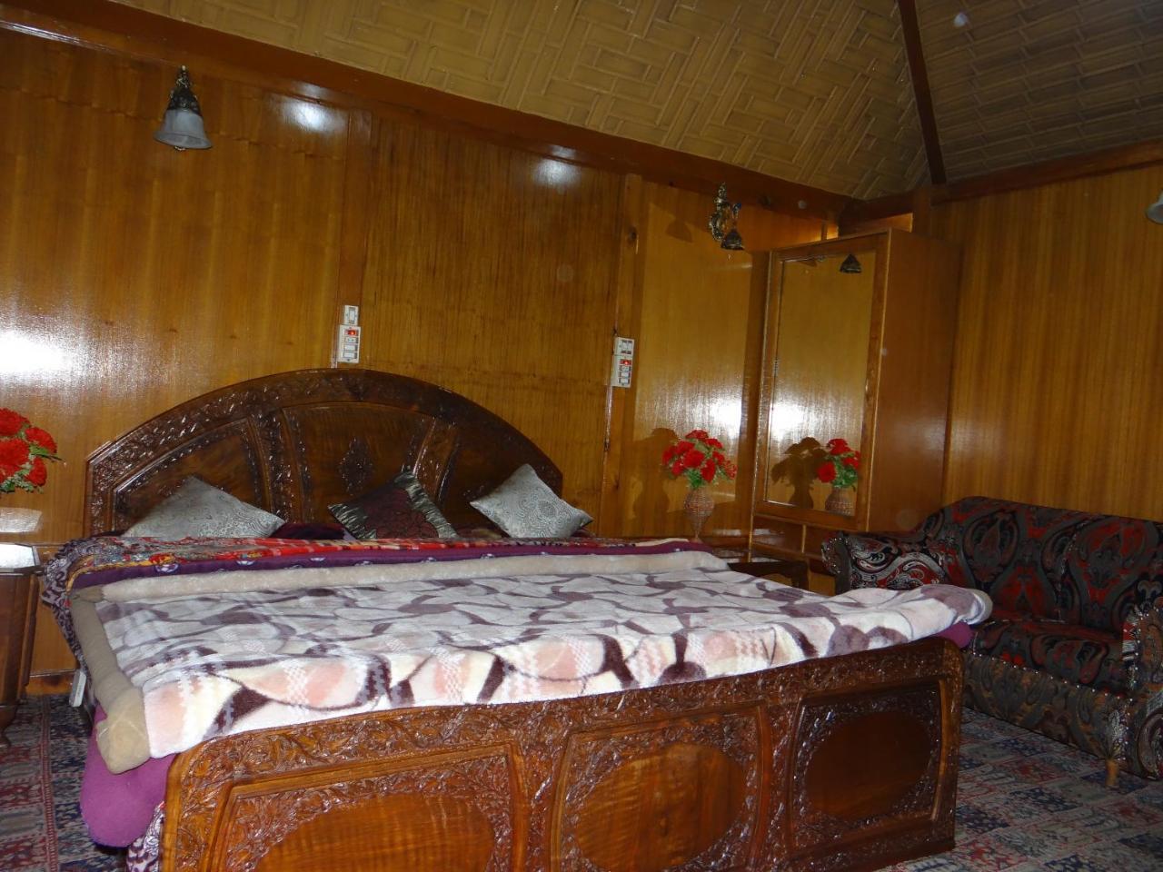 Goona Palace Houseboats Srinagar  Bagian luar foto