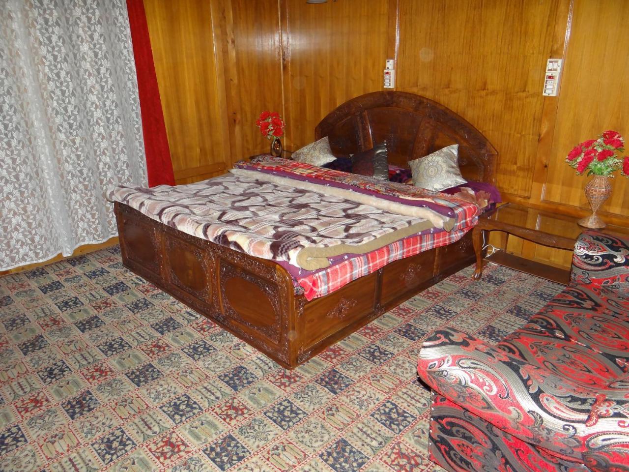 Goona Palace Houseboats Srinagar  Bagian luar foto