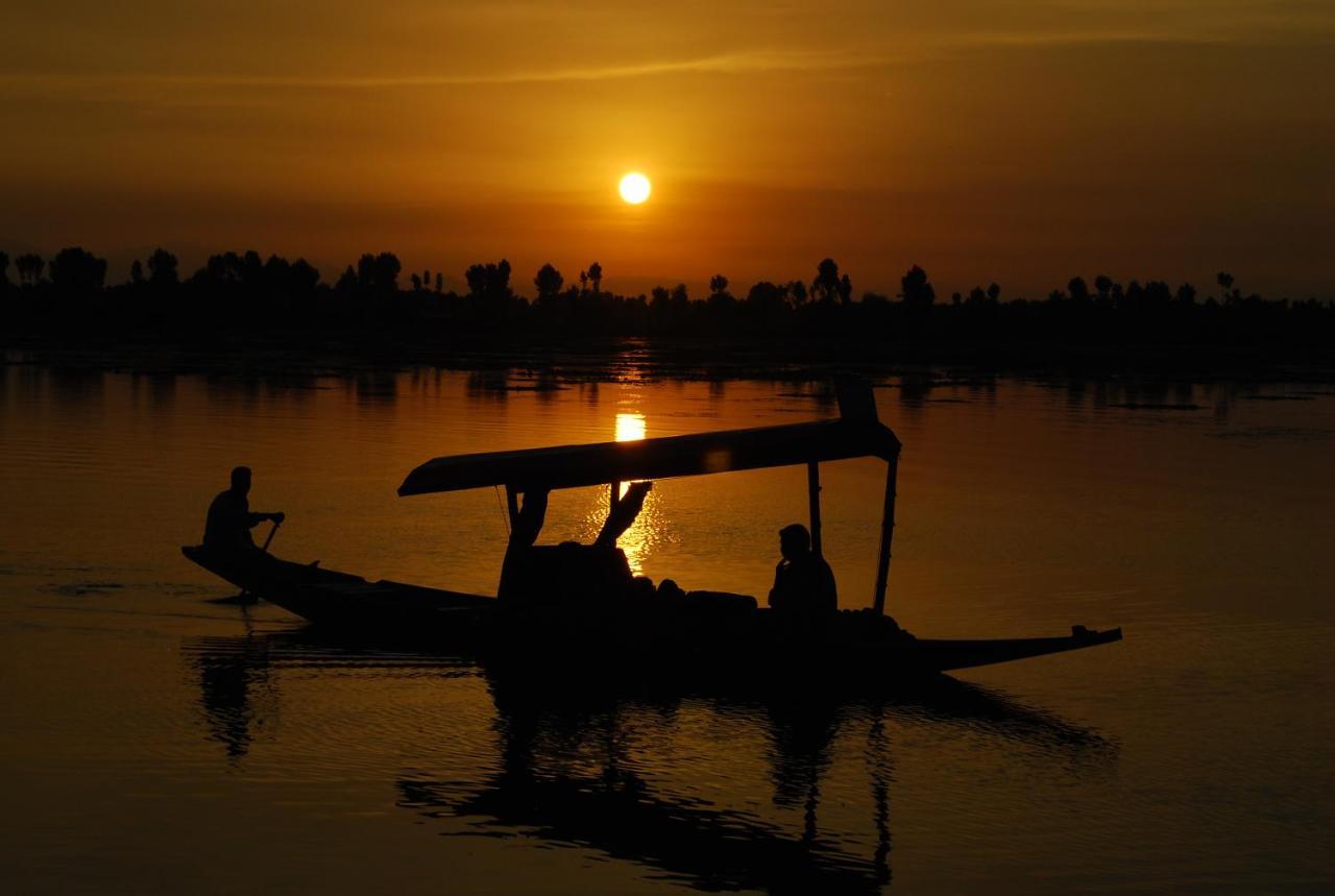 Goona Palace Houseboats Srinagar  Bagian luar foto