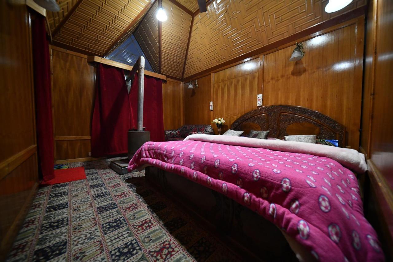 Goona Palace Houseboats Srinagar  Bagian luar foto