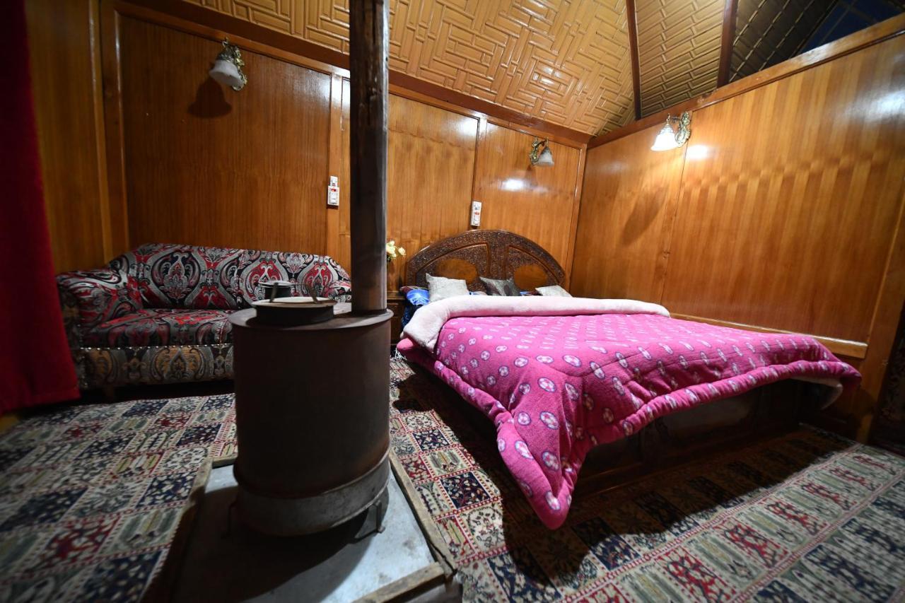 Goona Palace Houseboats Srinagar  Bagian luar foto
