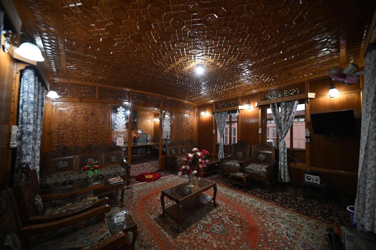 Goona Palace Houseboats Srinagar  Bagian luar foto