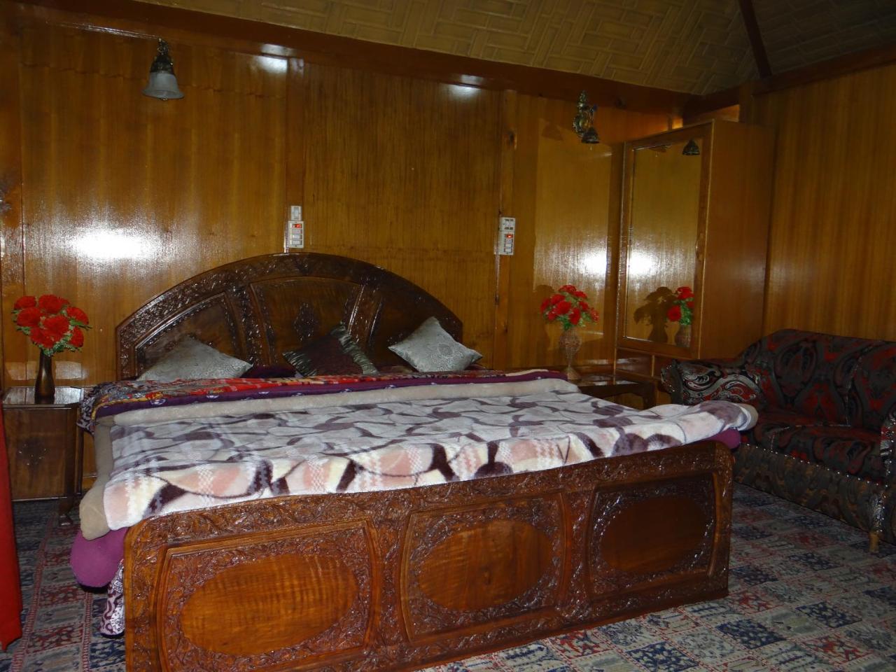 Goona Palace Houseboats Srinagar  Bagian luar foto